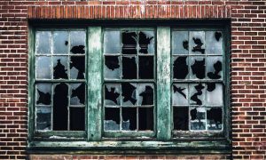 پنجره شکسته